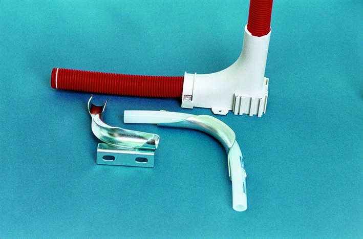 Figur C.3. Bukkefix i plast og metal. 